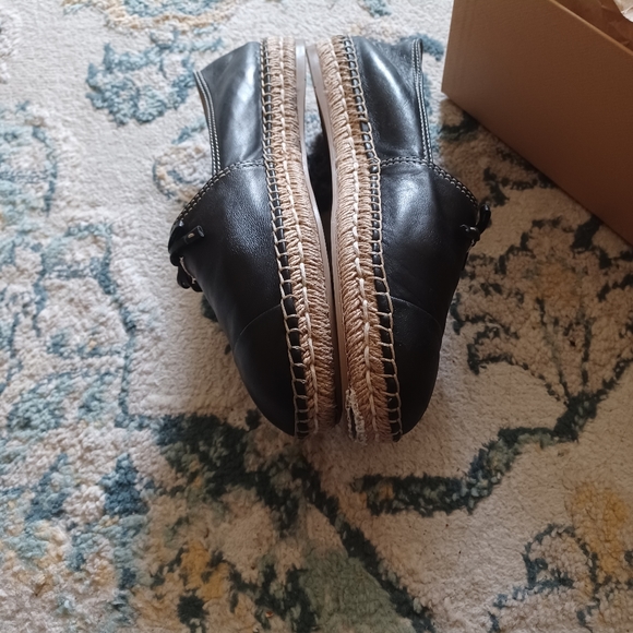 Prada shoes - Picture 2 of 10